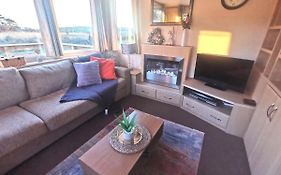 Delightful 3-Bedroom Static Caravan With Lazy Spa And Loch View